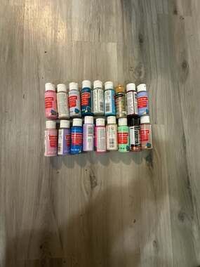 Craft Smart and DecoArt Assorted Acrylic Paint 2 fl oz Bottles (Lot of 17)